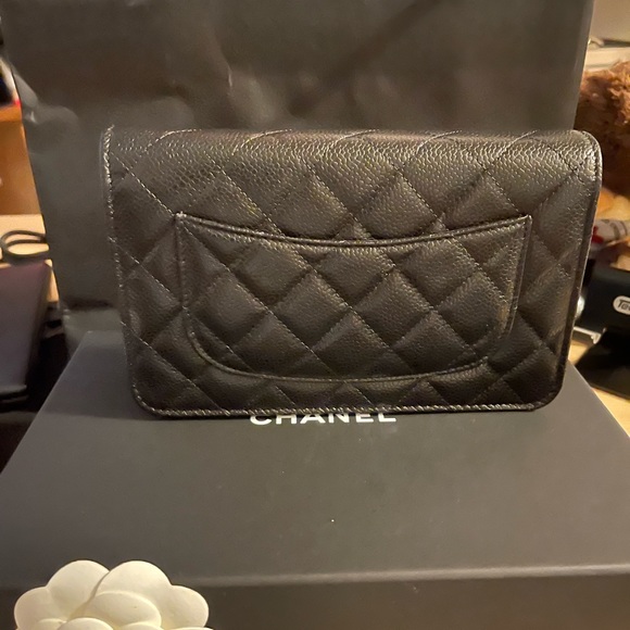 Used Once for 3 hrs Authentic Chanel Wallet On Chain - Picture 2 of 4